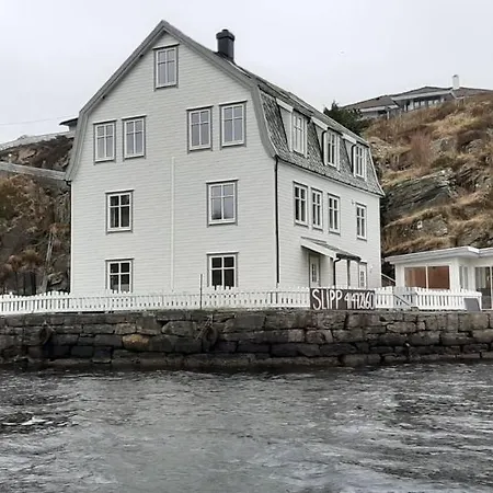 Seaside In Unique Location Apartment *